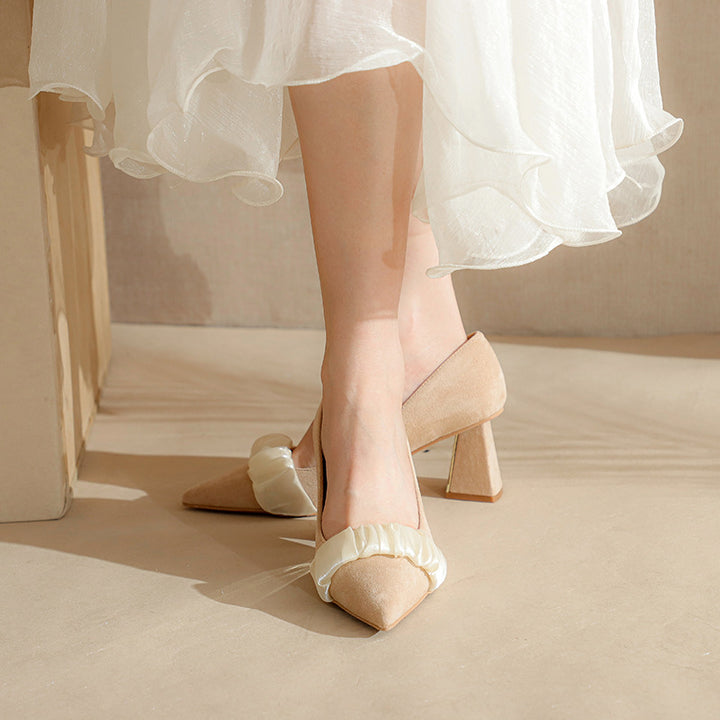 Dame Elegant Spids-Tå Blokhæl Pumps med dekorativt Flæse-detalje Stilla