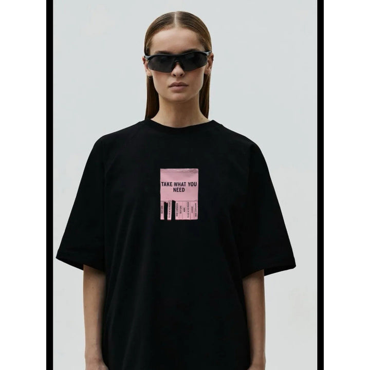 Dame T-shirt med kreativt statementsprint Stilla