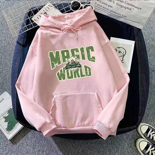 Dame hoodie med moderne grafisk print Skovae