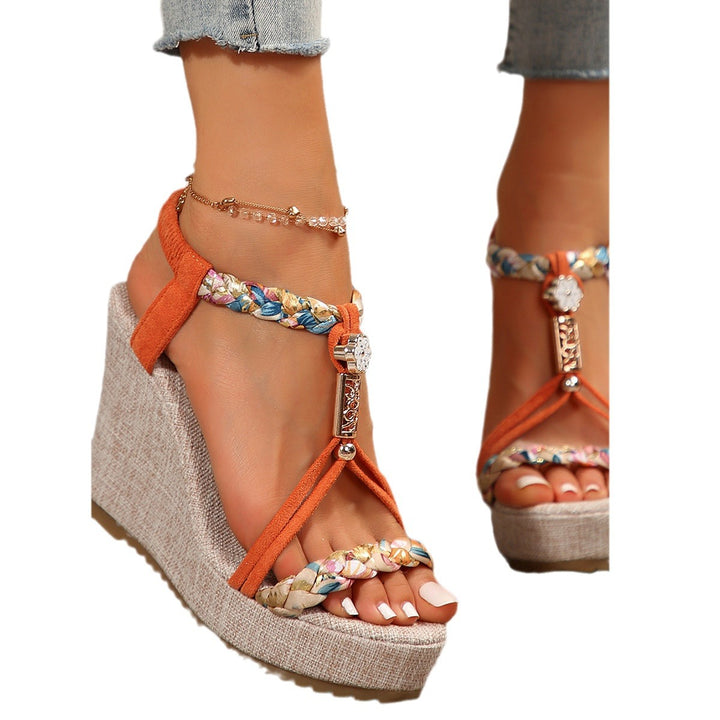 Dame Wedge-sandaler med flettet rem og elegant smykkedetalje Stilla