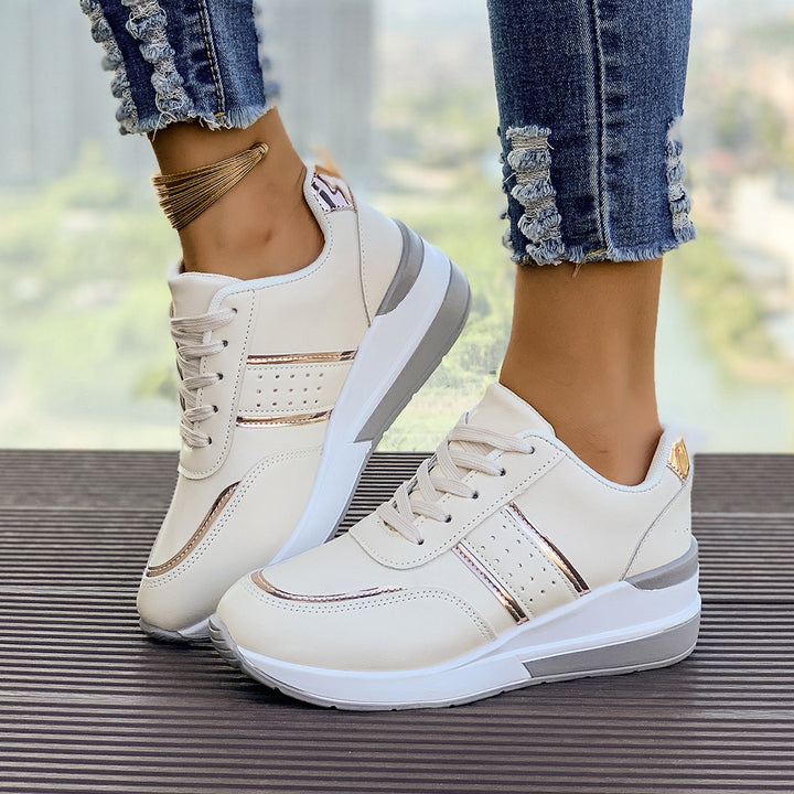 Dame Sporty Sneakers med stilfuldt materialemix og åndbar struktur Stilla