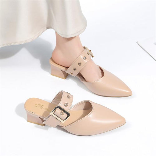Dame Slingback-pumpe med moderigtigt bånd og justerbar spænde lukning Stilla