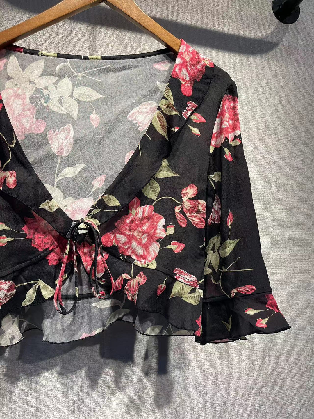 Dame sommerkjole med floralt design og blødt stof Stilla