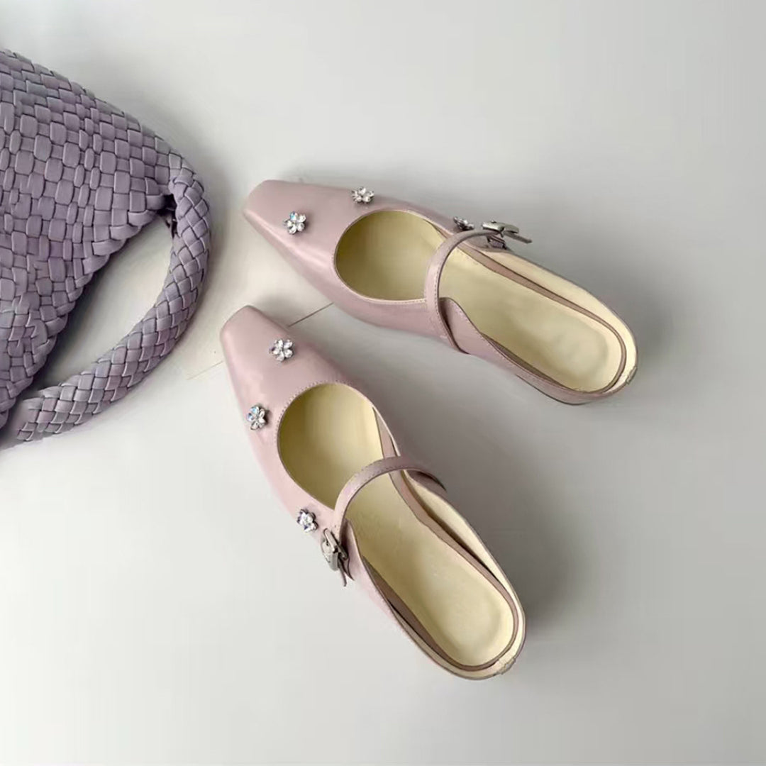 Elegante spidse Mary Jane Ballerinas med blomsterudsmykninger Stilla