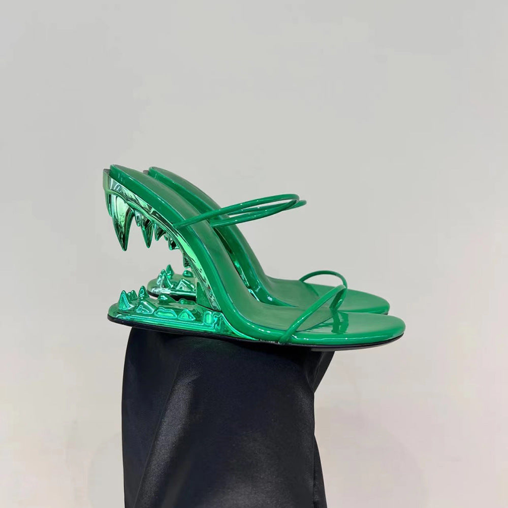 Femme Strappy Højhælede Sandaler med unikt Hajtand-Design Stilla