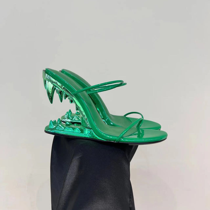 Femme Strappy Højhælede Sandaler med unikt Hajtand-Design Stilla