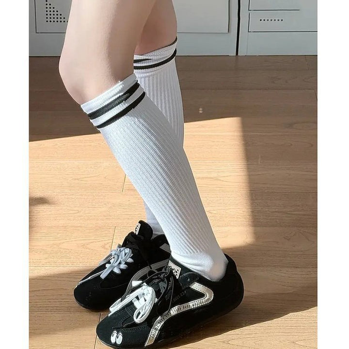Damer sporty sneakers i moderne design med kontrastfarvede snørebånd og robustOverdel Stilla