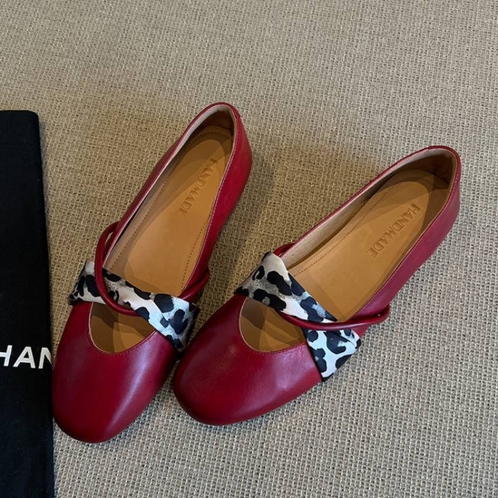 Damer Elegantly Designed Mary Jane Flats med stilfuldt mønstret bånd Stilla