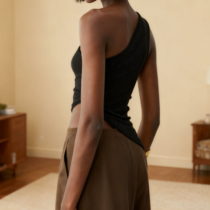 Dame One-Shoulder Top med elegant drapering og tætsiddende pasform Skovae