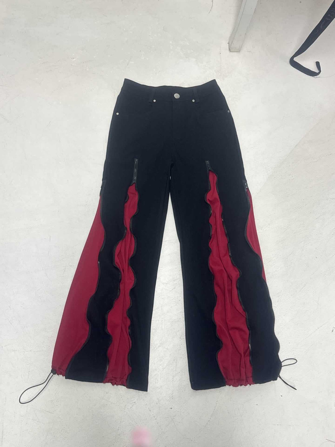 Dame sporty crop-top med moderne print og smalle stropper Skovae