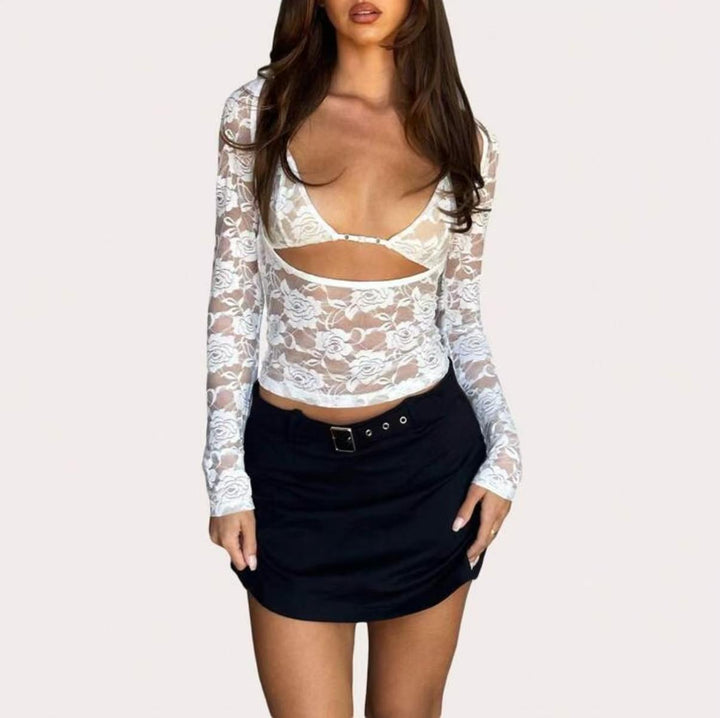 Dame Gennemsigtig Bluse i Blonde med dyb V-udskæring og Cut-Out-detaljer Skovae