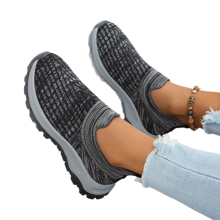 Dame Komfortable Slip-On Sneakers med åndbart strikdesign og skridsikker sål Stilla