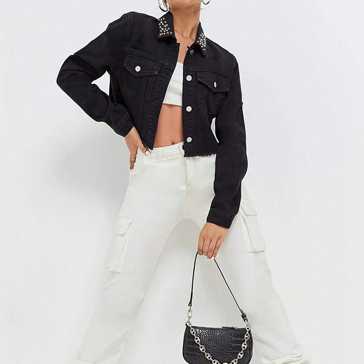 Dame trendy cropped jeansjakke med perle accenter og afslappet skæring Stilla