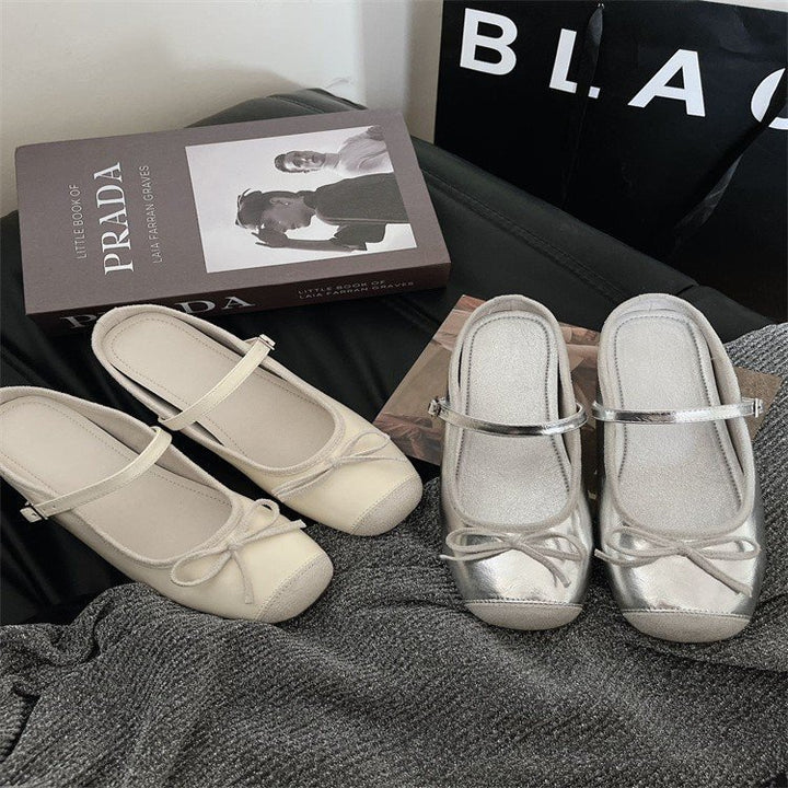 Dameballerinas med moderigtige remme og sødt sløjfe-detalje Stilla