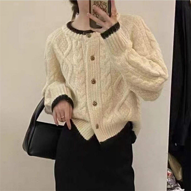 Kvinders chunky strik cardigan med elegant kabelmønster og dekorative knapper Stilla