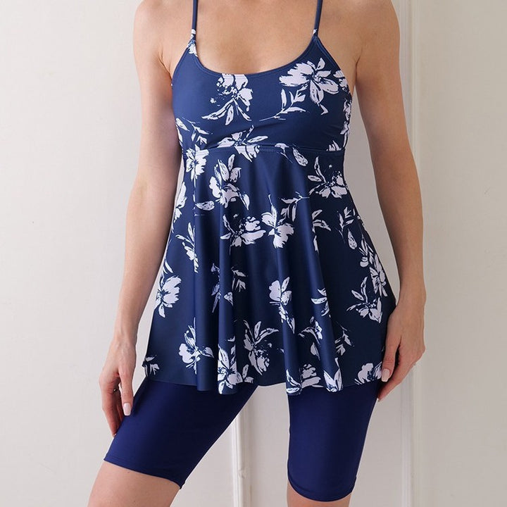 Dame fritids-badeoverdel med blomster top og sport shorts Stilla