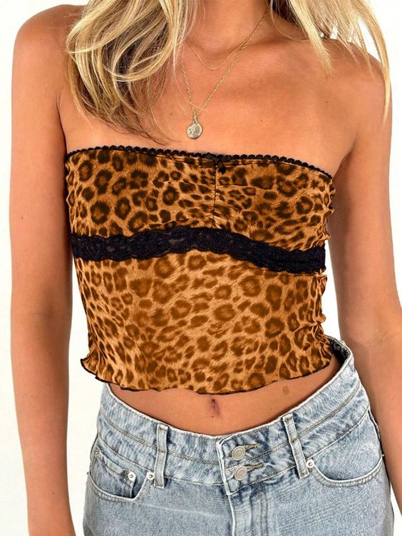 Dame bandeau-top med trendy leopardmønster og delikat spidskant Skovae