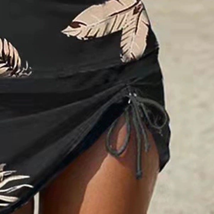 Damernes strandkjole med raffineret snit og elegante bladmotiver Stilla