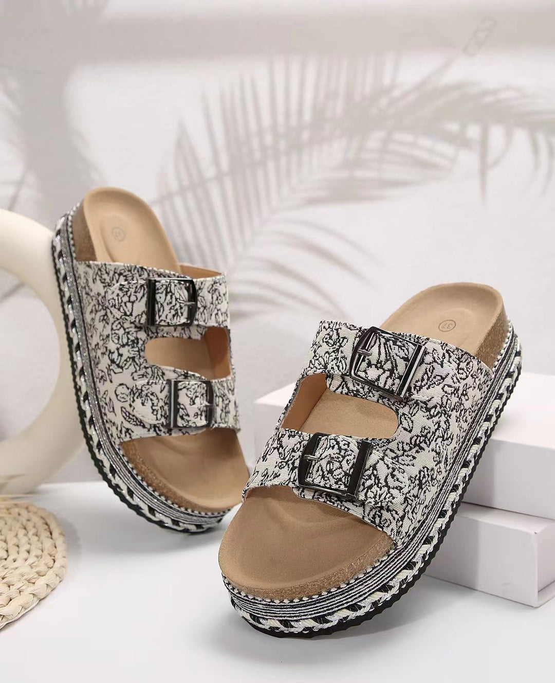 Dame Wedge-sandaler med dekorativt blomsterdesign og komfortabelt fodseng Stilla