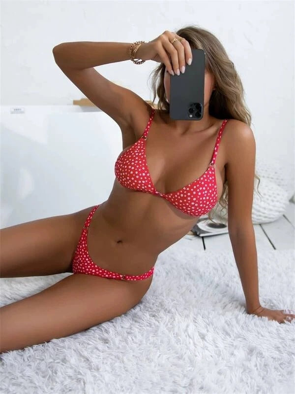 Dame triangel-bikini-sæt med blomstermønster og moderne detaljer Stilla