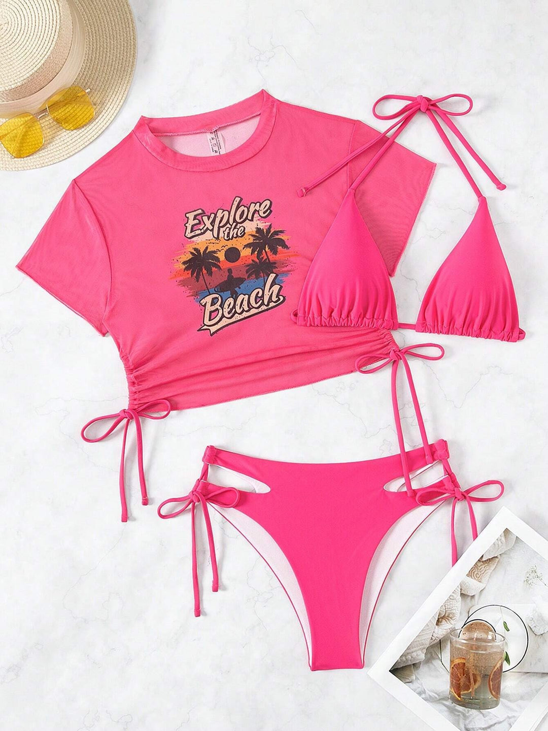 Kvinde Bikini-Sæt med moderne Crop-Top og unikke Cut-out-detaljer Stilla