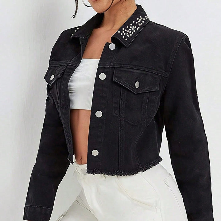 Dame trendy cropped jeansjakke med perle accenter og afslappet skæring Stilla