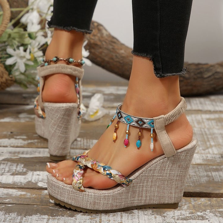 Dame Wedge-sandaler med farverigt geometrisk mønster og stilige remme Stilla