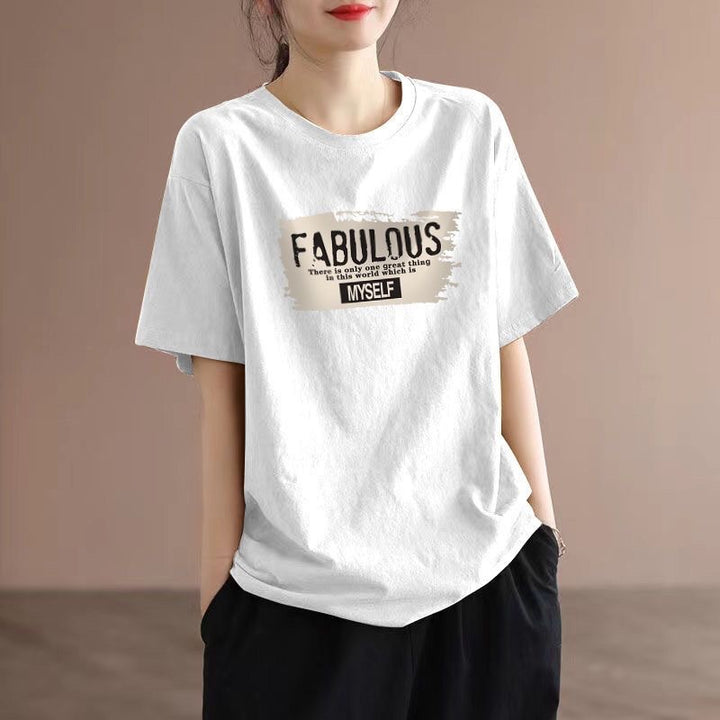 Dame T-shirt med kreativt statementtryk og afslappet snit Stilla