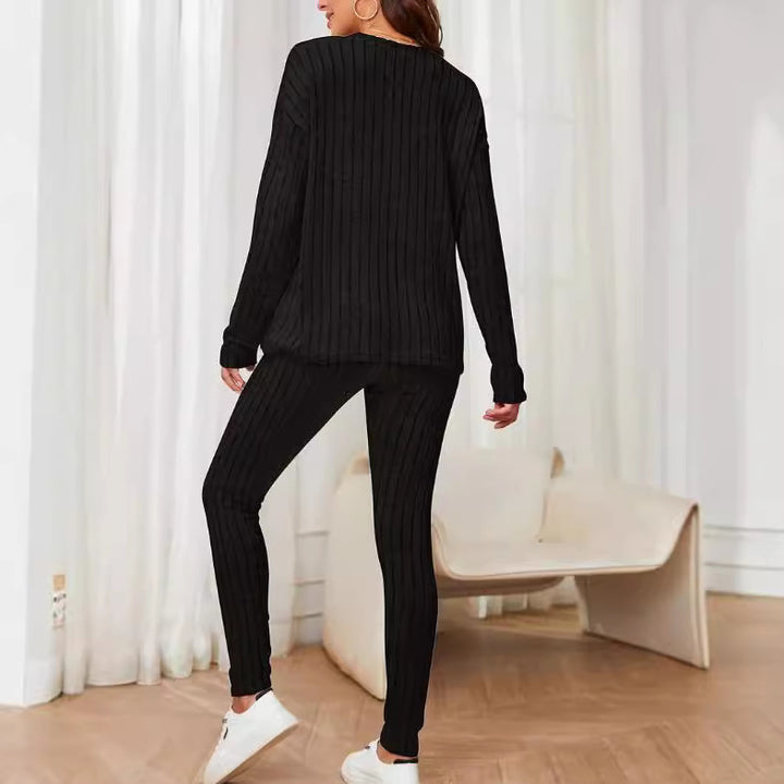 Dame hyggelig strikdragt med elegante striber Stilla