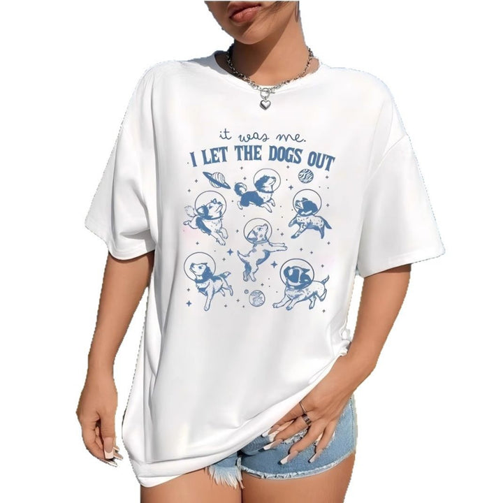 Dame T-shirt med kreativ hundedesign og afslappet snit Skovae