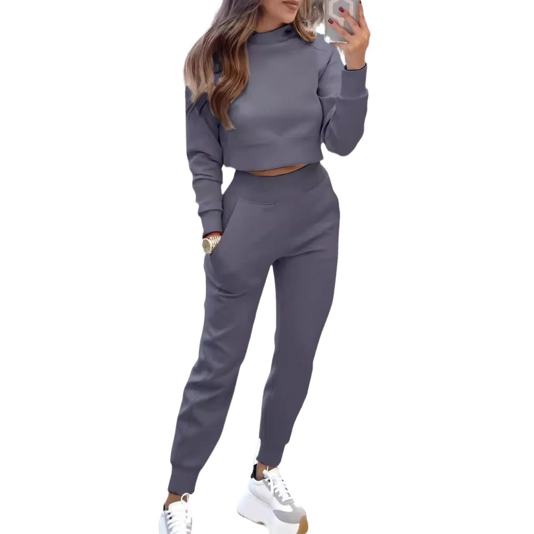 Kvinders sporty loungewear sæt med moderne crop top og elastiske bukser Stilla