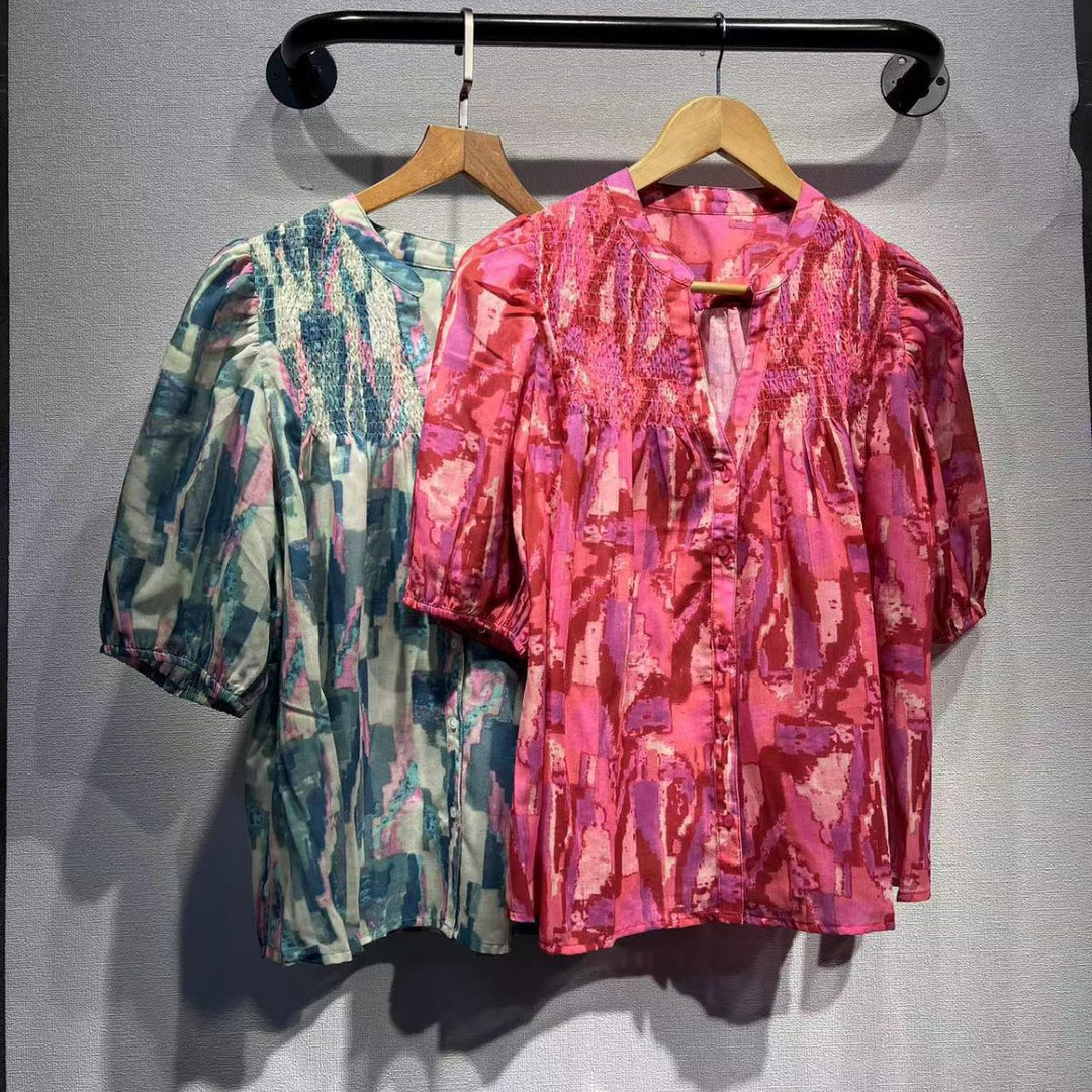 Damebluse med voluminøse puffærmer og raffineret smockdesign Stilla