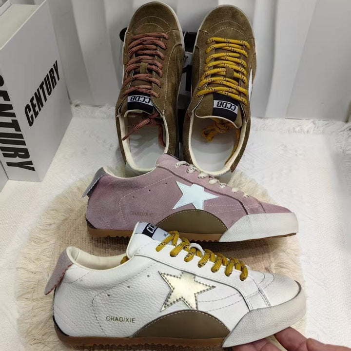 Dame sneakers med blødt ruskind og moderigtige detaljer Stilla