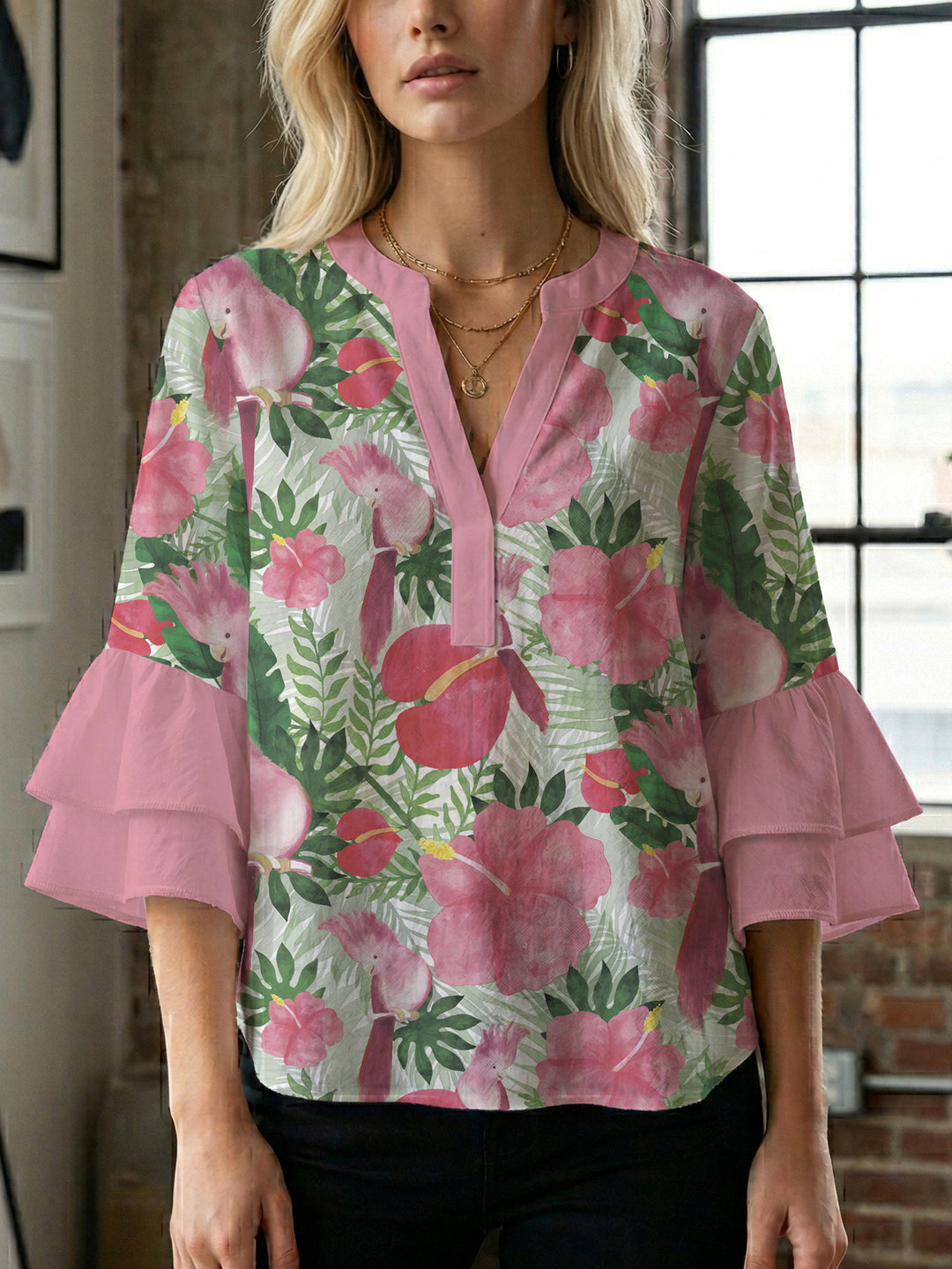 Damebluse med voluminøse flæseærmer og blomstermønster Skovae