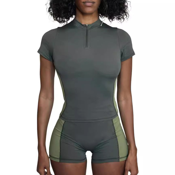 Dame Sporty sæt med kort overdel og tætsiddende shorts Skovae