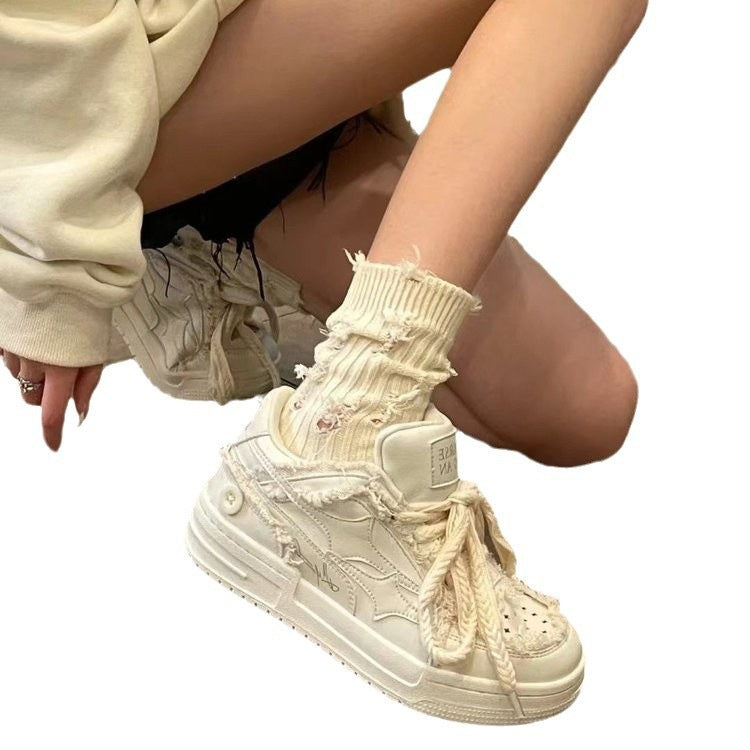 Dame fashionable sneakers i denim med frynset accenter Stilla