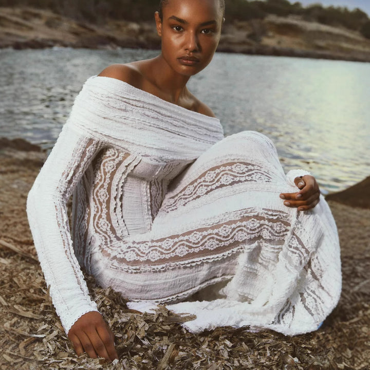 Dame Off-Shoulder Strikkjole med fine blondeaccenter og lange ærmer Stilla