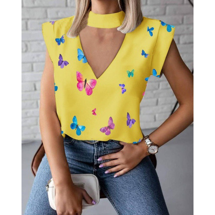 Kvinders top med dyb V-hals og trendy choker Stilla
