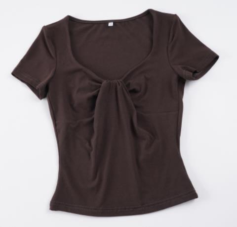 Dame tætsiddende T-shirt med knudedetalje Skovae