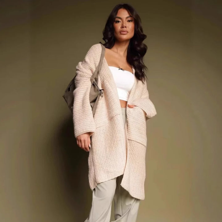 Kvinders oversized cardigan med dyb V-hals og praktiske lommer Stilla