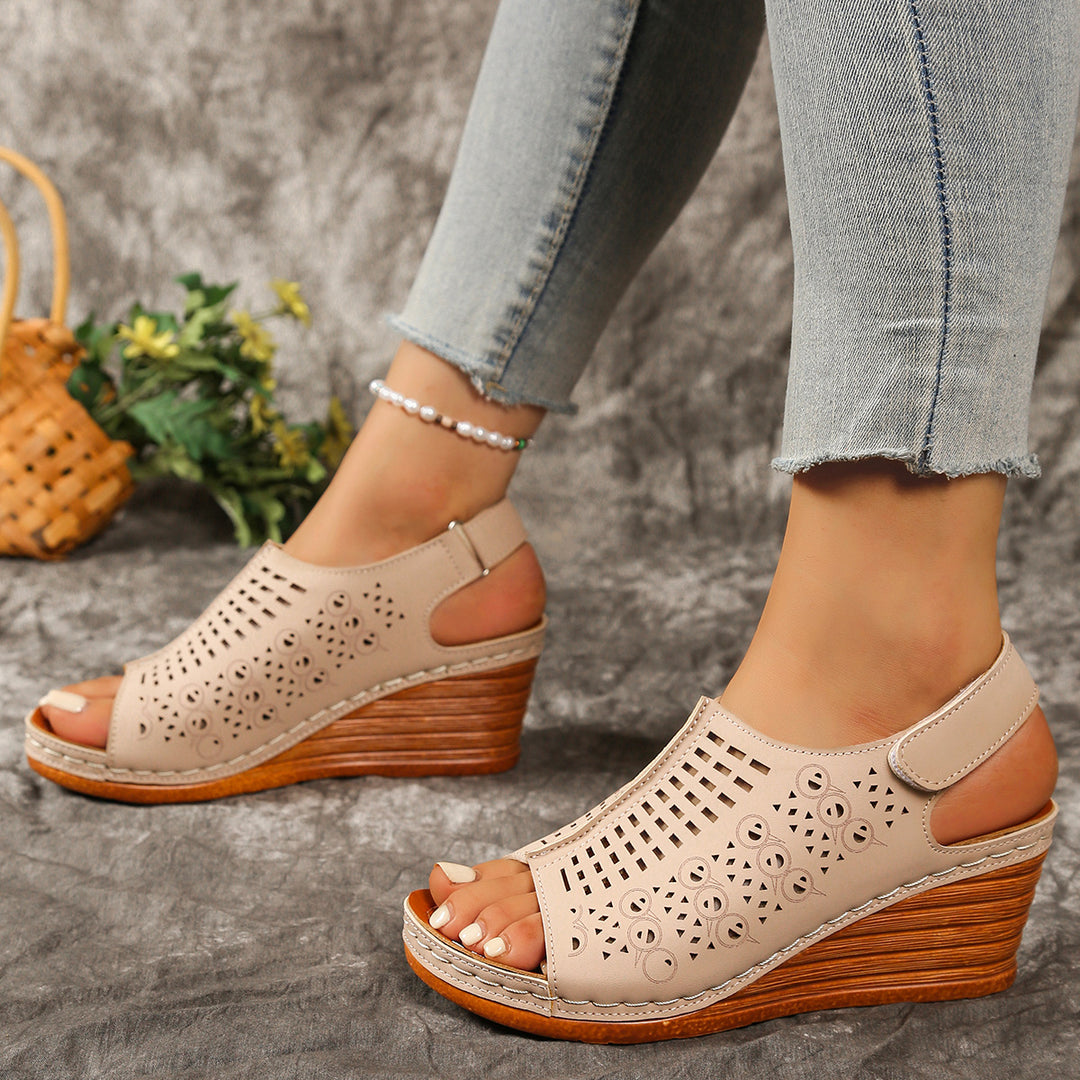 Dame Wedge-sandaler med elegant perforeringsdesign og skridsikker sål Stilla