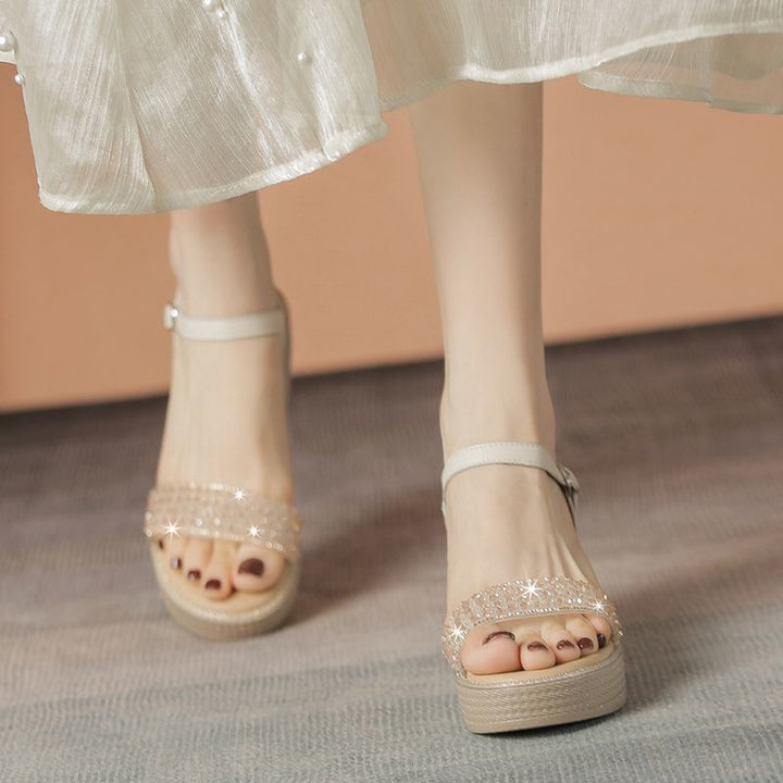 Dame platform sandaler med glitrende accenter og justerbar rem Stilla
