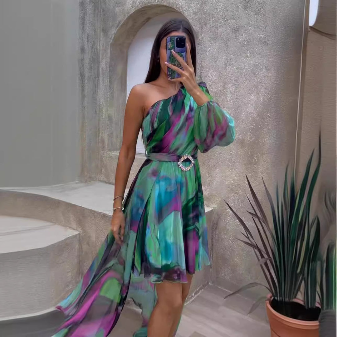 Kvinders én-skulder maxi kjole med gennemsigtig chiffon og asymmetrisk kant