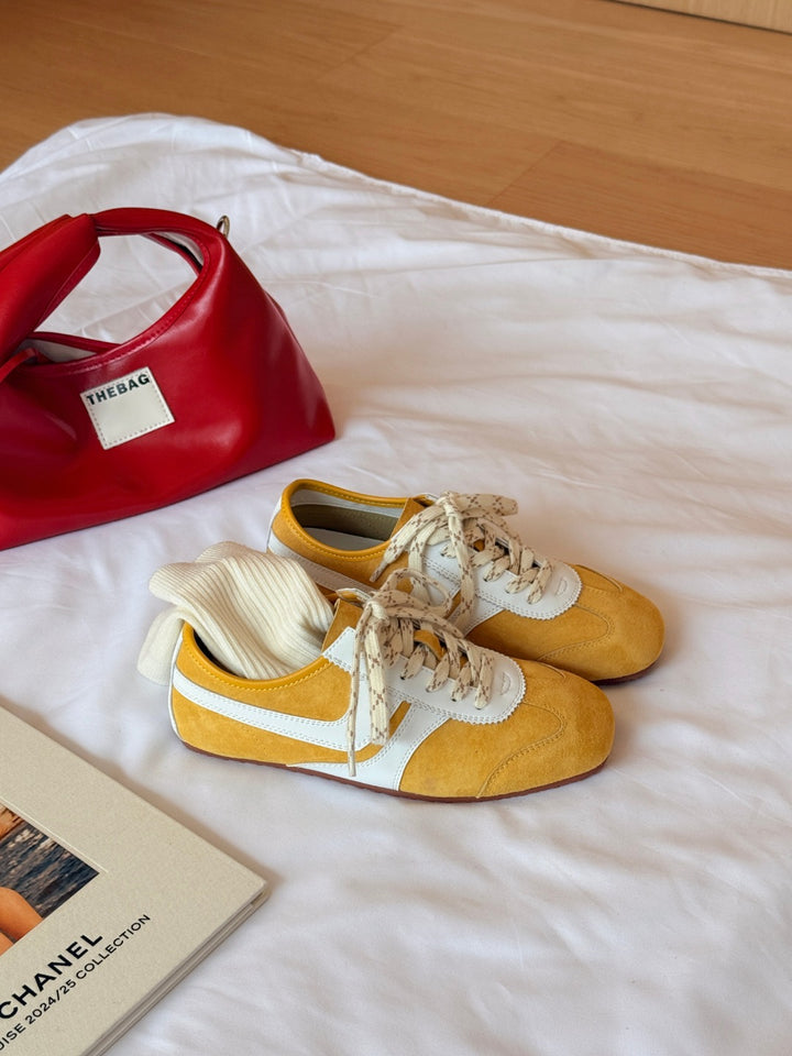 Femme Retro Sude Sneakers med unikke snøredetaljer Stilla