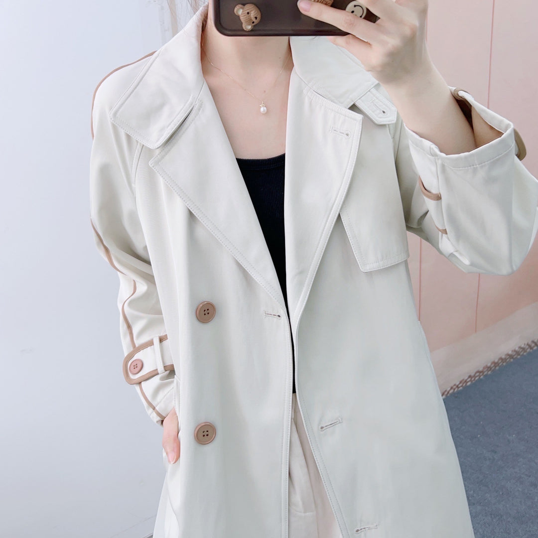 Dame trenchcoat med moderigtige accenter Stilla