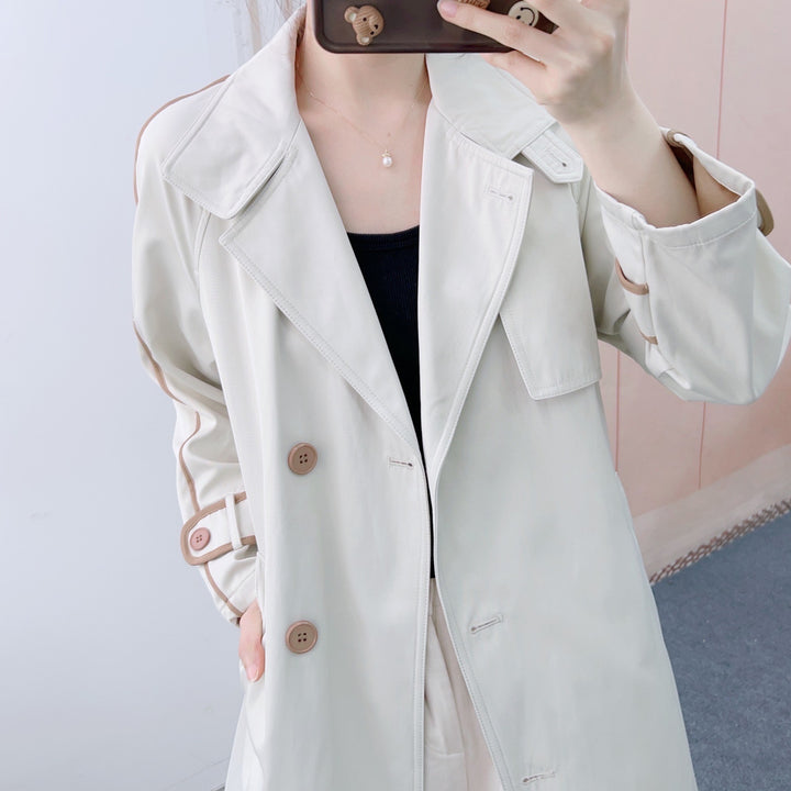 Dame trenchcoat med moderigtige accenter Stilla