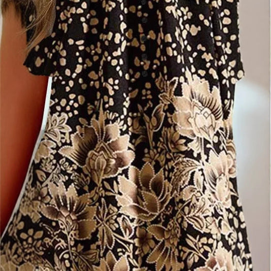 Damebluse med blomstret og elegant design Stilla