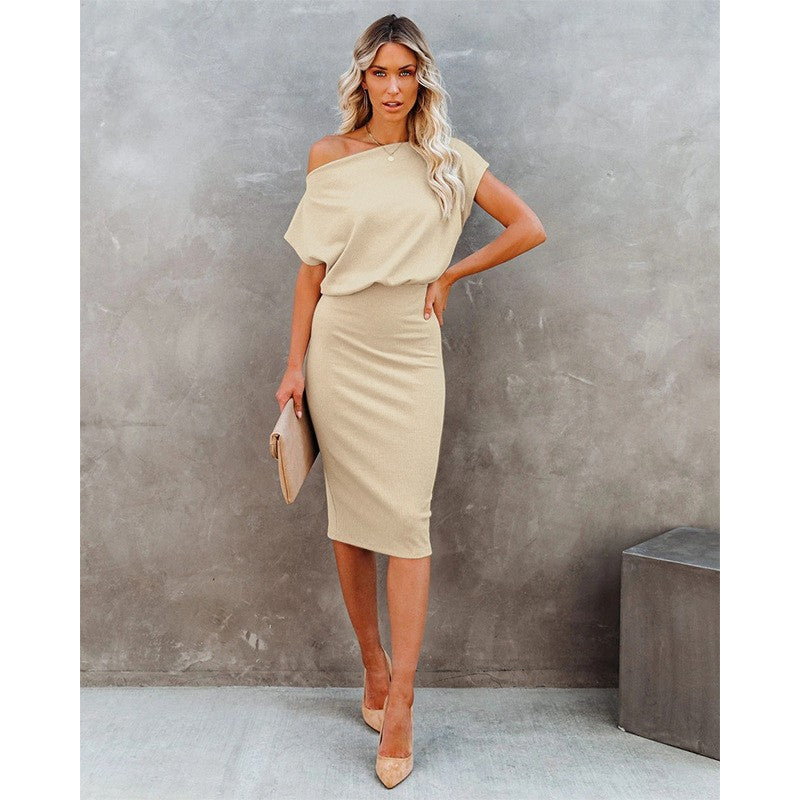 Dame Off-Shoulder Kjole i let strikstof med figursyet snit Stilla