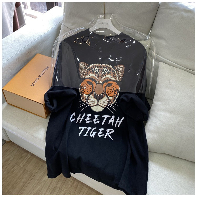 Dame T-shirt med kunstnerisk leopardprint og afslappet snit Stilla