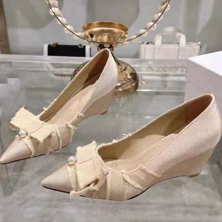 Femme Wedge Heel Spidssko med dekorative sløjfe detaljer  Stilla